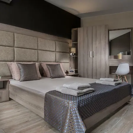 Niki Beach Aparthotel